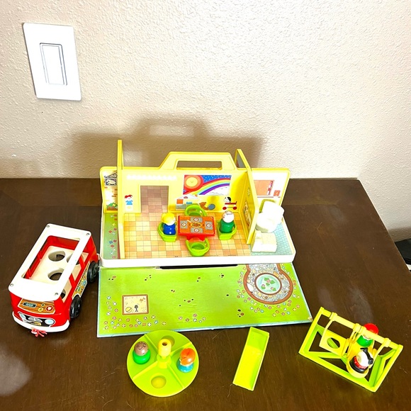 FISHER PRICEđź’ĄVINTAGE~RARE FINDINGS 1978đź’ĄPlay Family Nursery School #929 - Picture 6 of 16